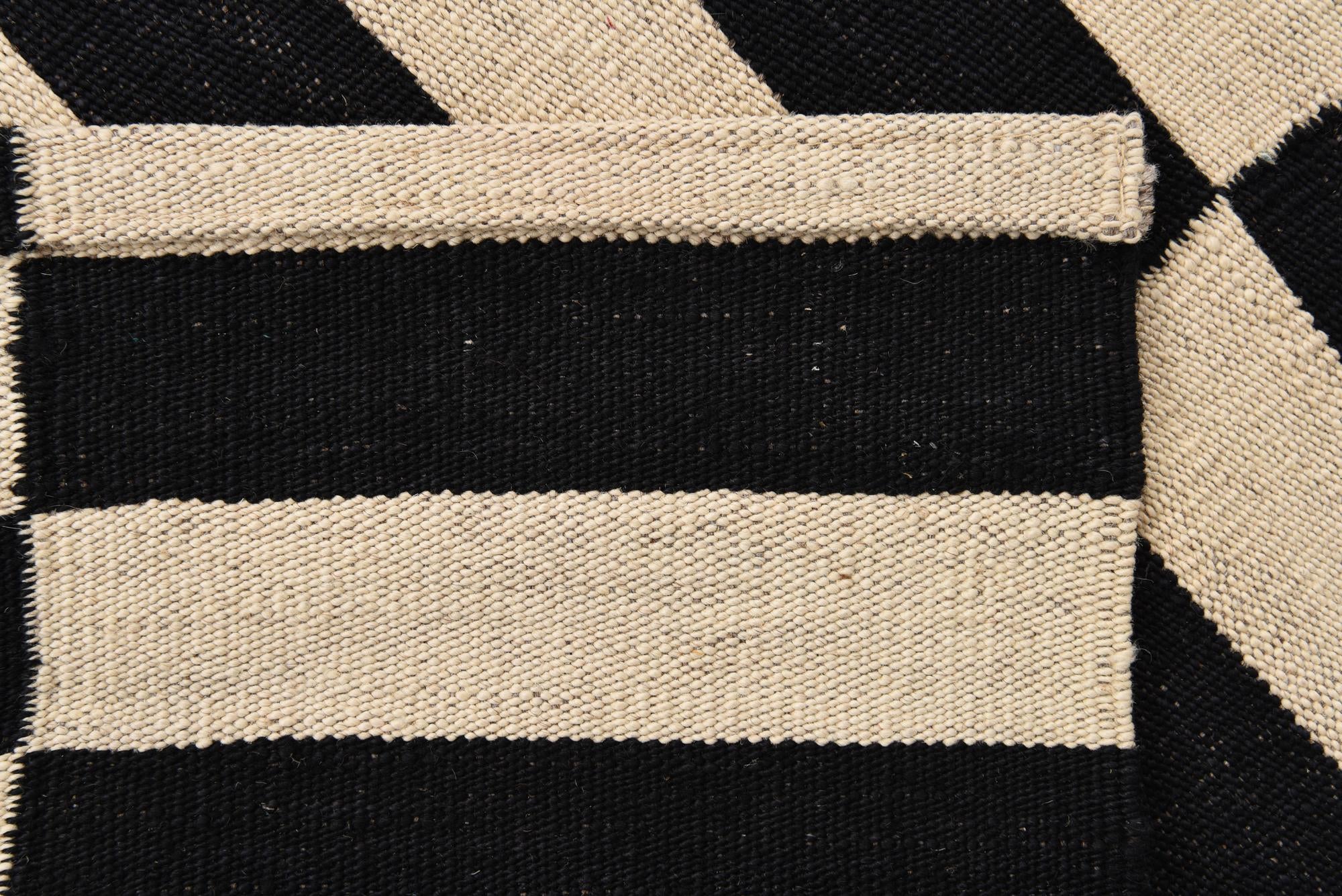 2' 8 x 3' 10 Hand Woven Kilim Modern Wool Rug