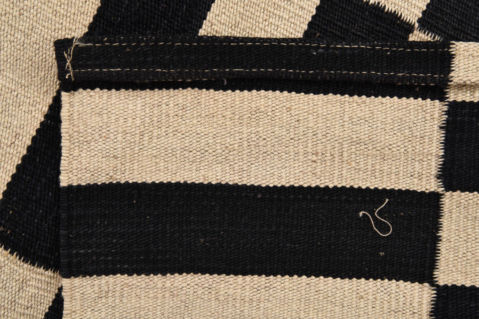 2' 7 x 3' 10 Hand Woven Kilim Modern Wool Rug
