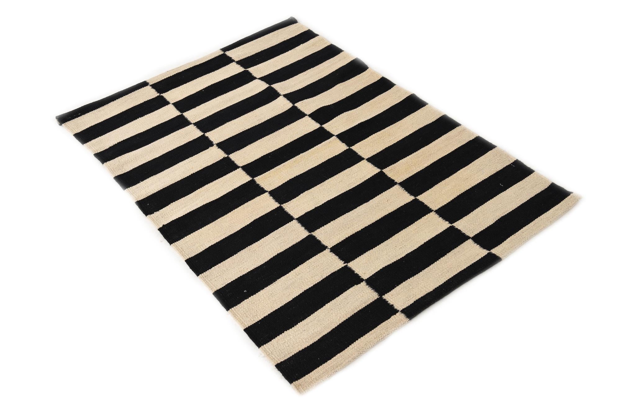 2' 9 x 3' 10 Hand Woven Kilim Modern Wool Rug