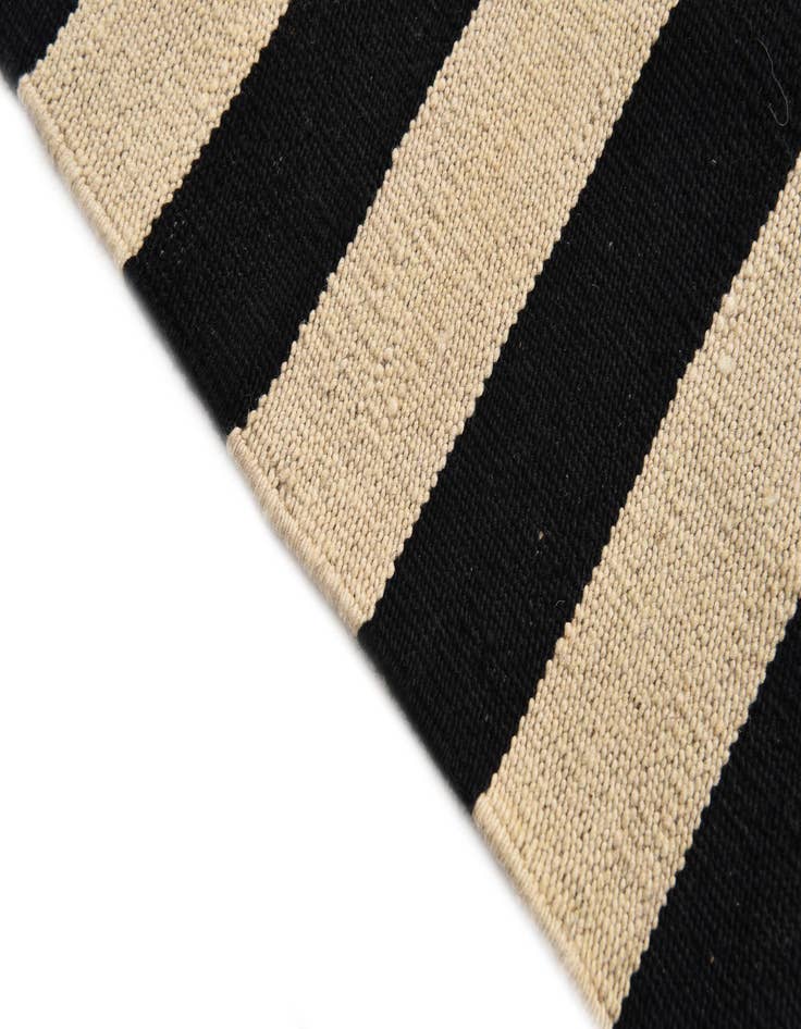 Detail image of 2' 9 x 3' 10  Hand Woven Kilim Modern Wool Rug