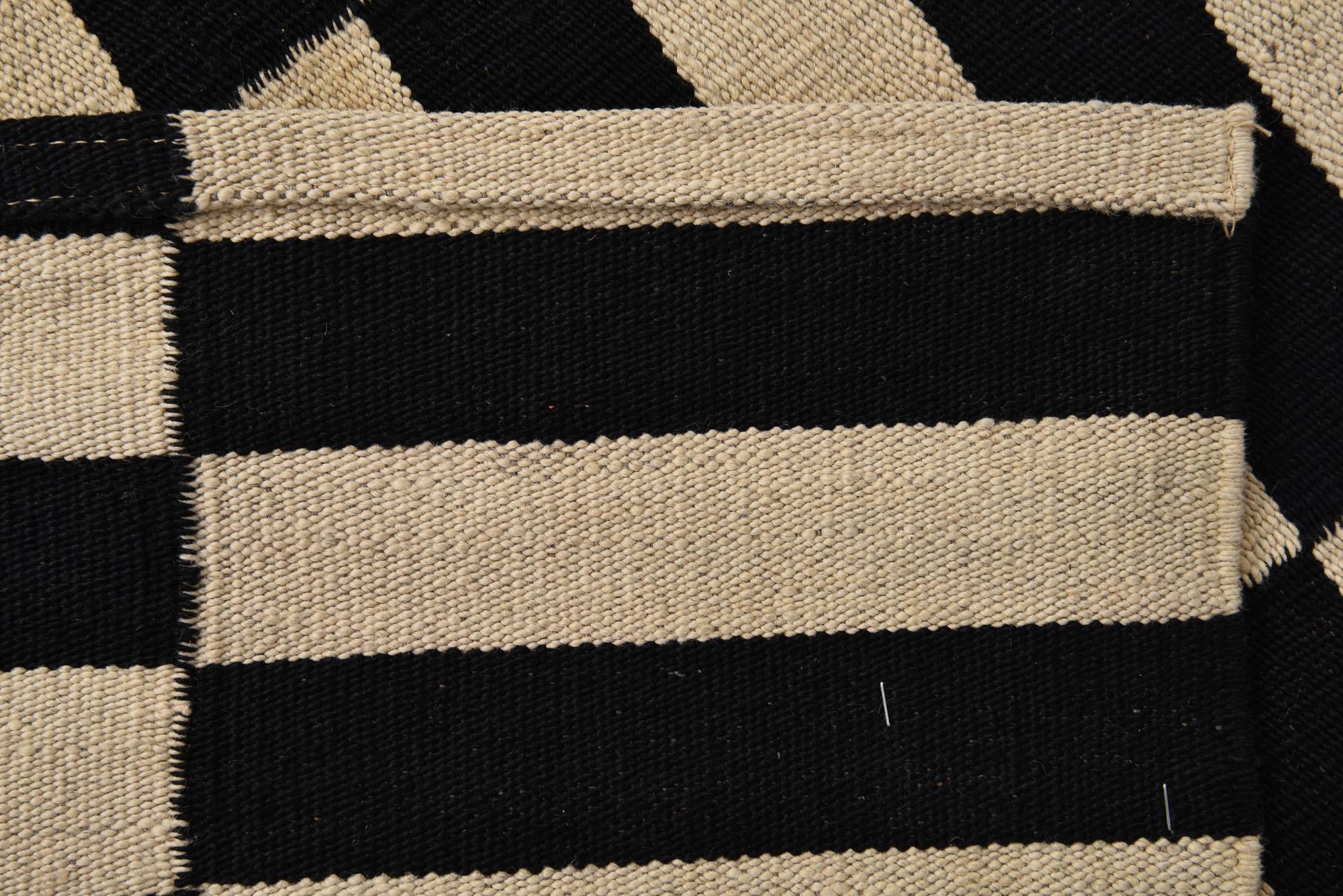 2' 9 x 3' 10 Hand Woven Kilim Modern Wool Rug