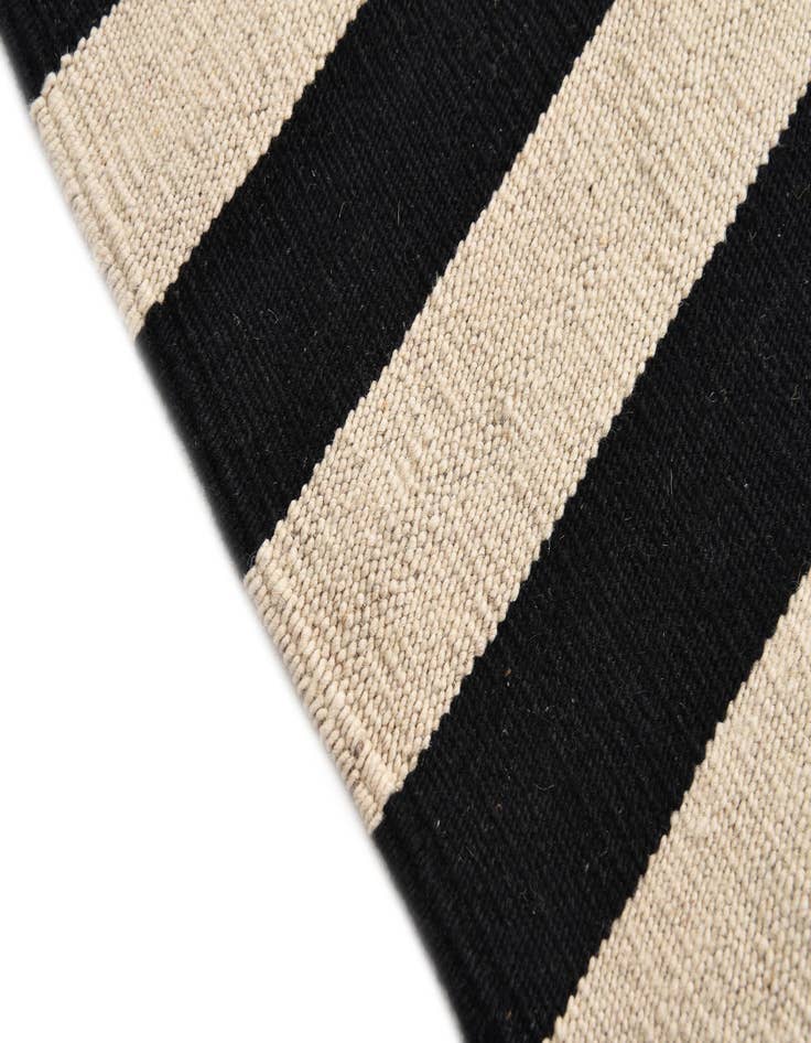 Detail image of 2' 6 x 3' 10  Hand Woven Kilim Modern Wool Rug