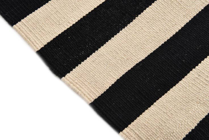 Detail image of 2' 8 x 3' 9 Hand Woven Kilim Modern Wool Rug