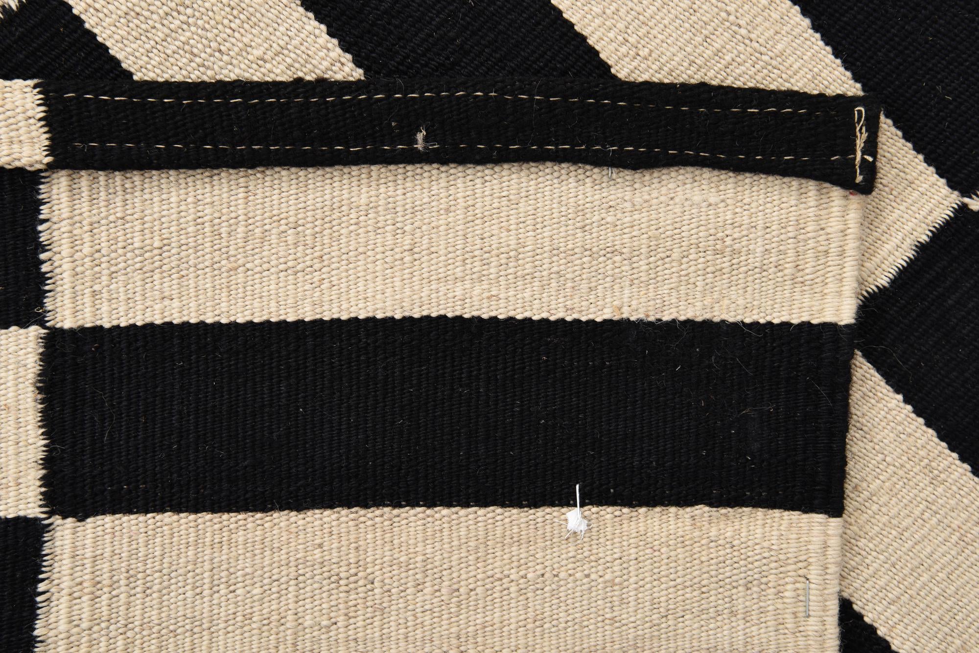 2' 8 x 3' 9 Hand Woven Kilim Modern Wool Rug