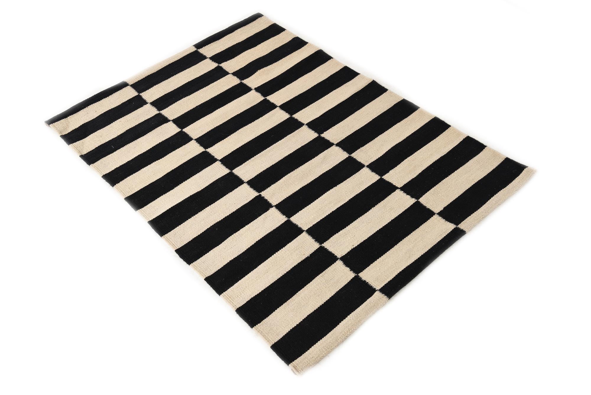 2' 9 x 3' 10 Hand Woven Kilim Modern Wool Rug