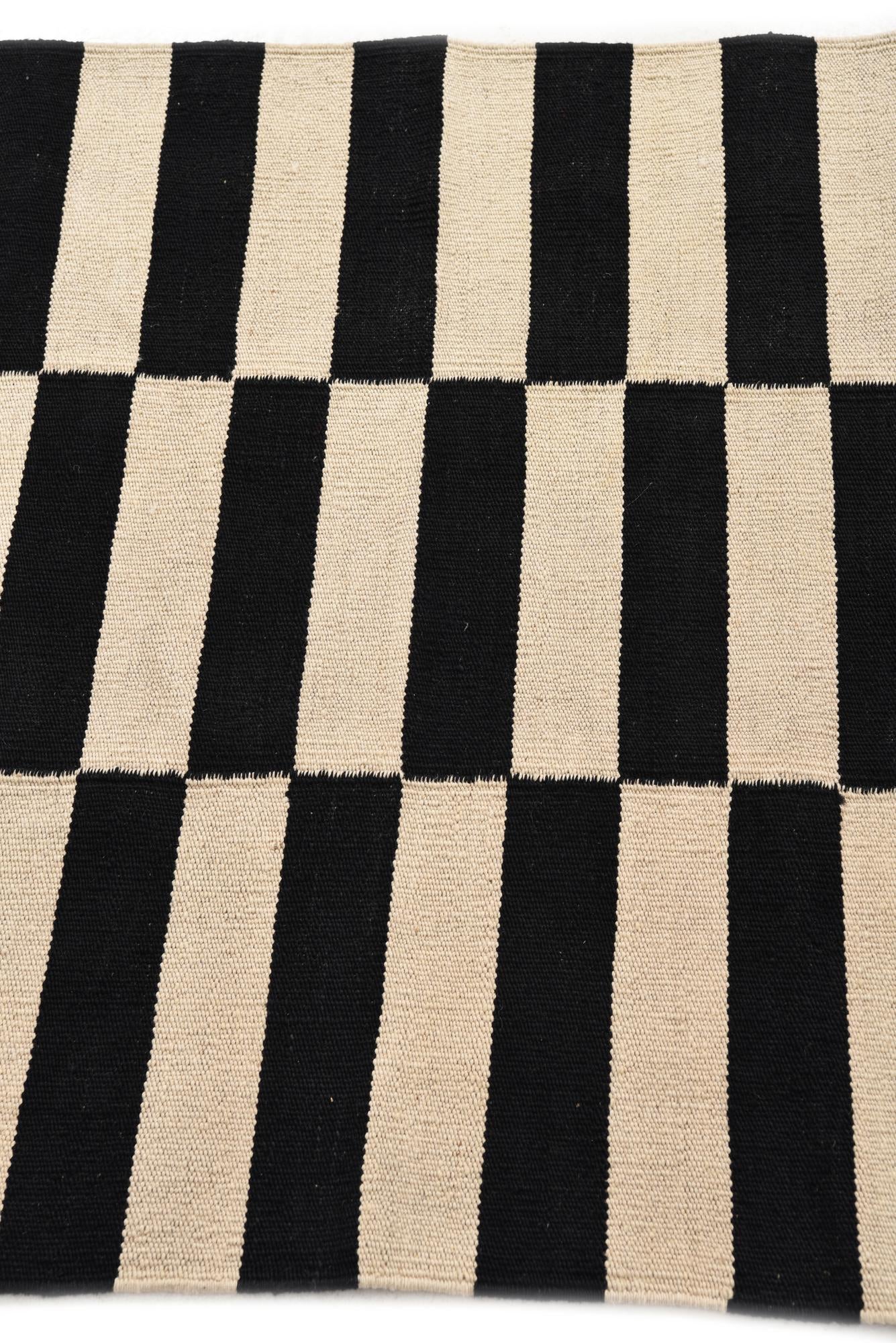 2' 9 x 3' 10 Hand Woven Kilim Modern Wool Rug