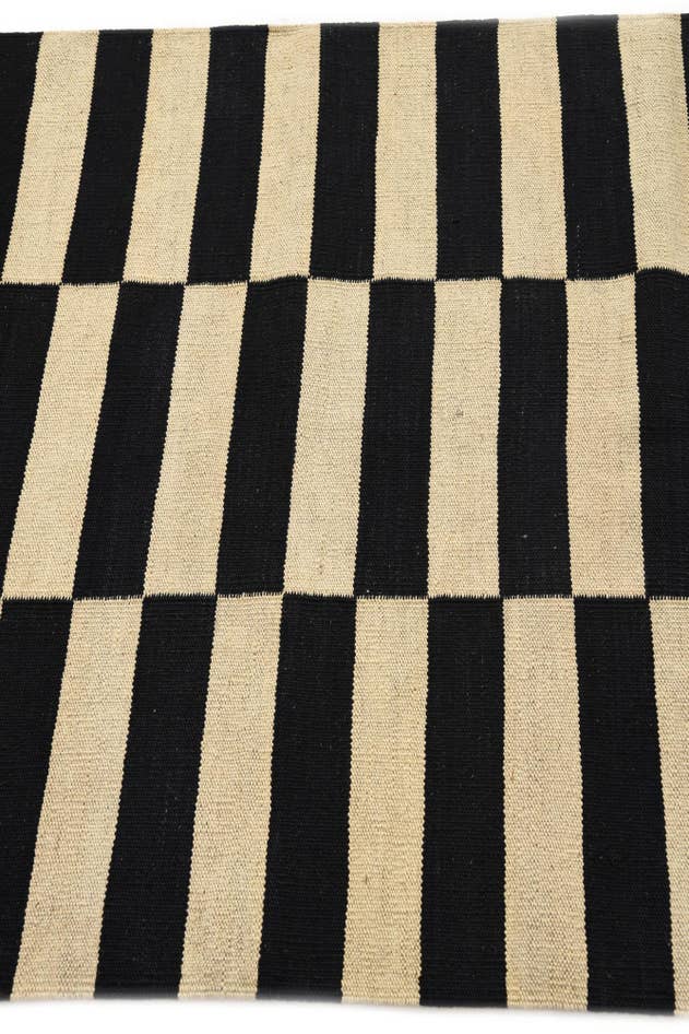 Detail image of 3' 5 x 4' 10 Hand Woven Kilim Modern Wool Rug