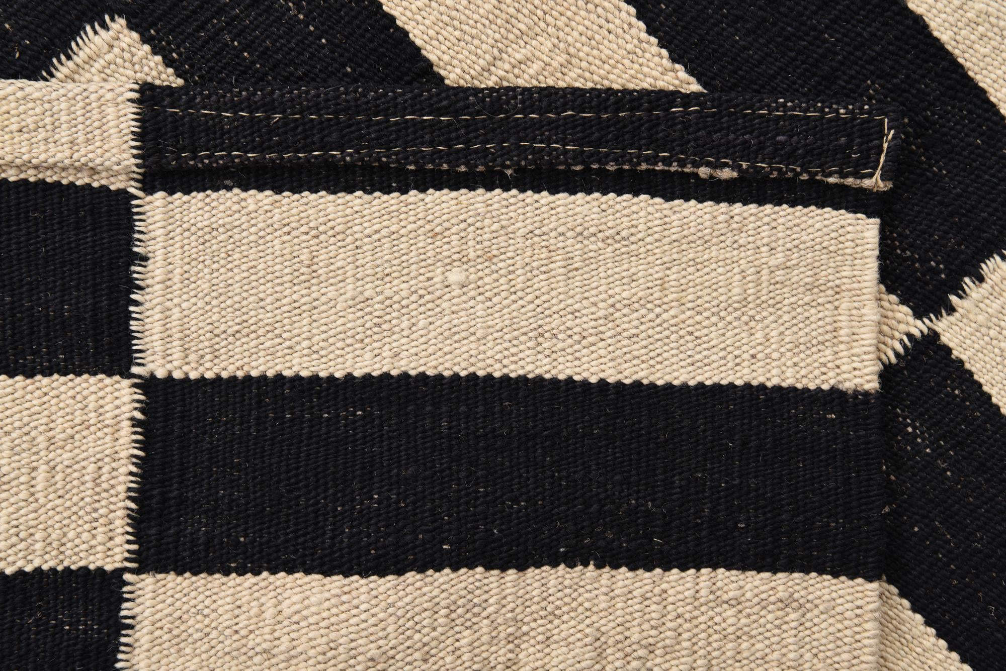 2' 6 x 4' Hand Woven Kilim Modern Wool Rug