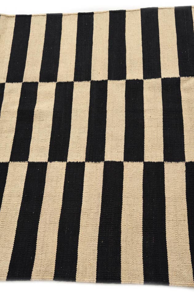 Detail image of 3' 2 x 4' 9 Hand Woven Kilim Modern Wool Rug