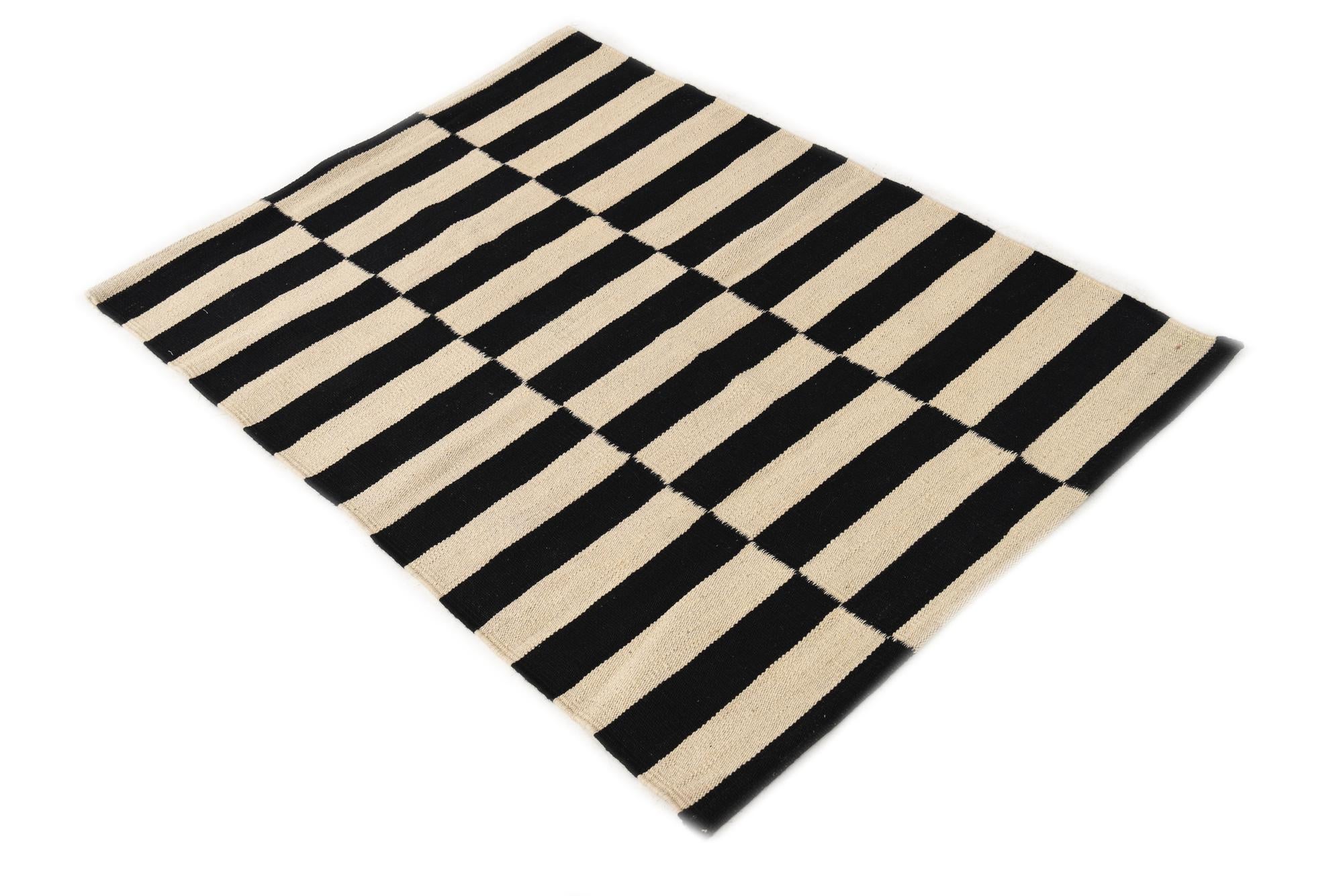2' 9 x 3' 10 Hand Woven Kilim Modern Wool Rug