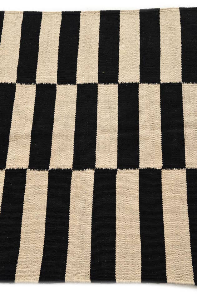 Detail image of 2' 9 x 3' 10 Hand Woven Kilim Modern Wool Rug