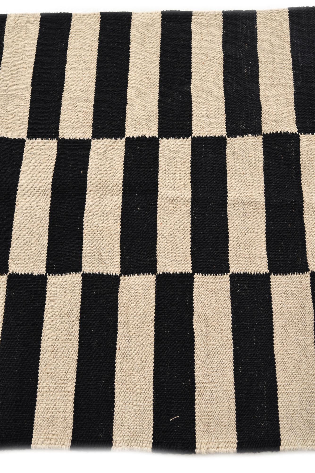 2' 8 x 3' 9 Hand Woven Kilim Modern Wool Rug