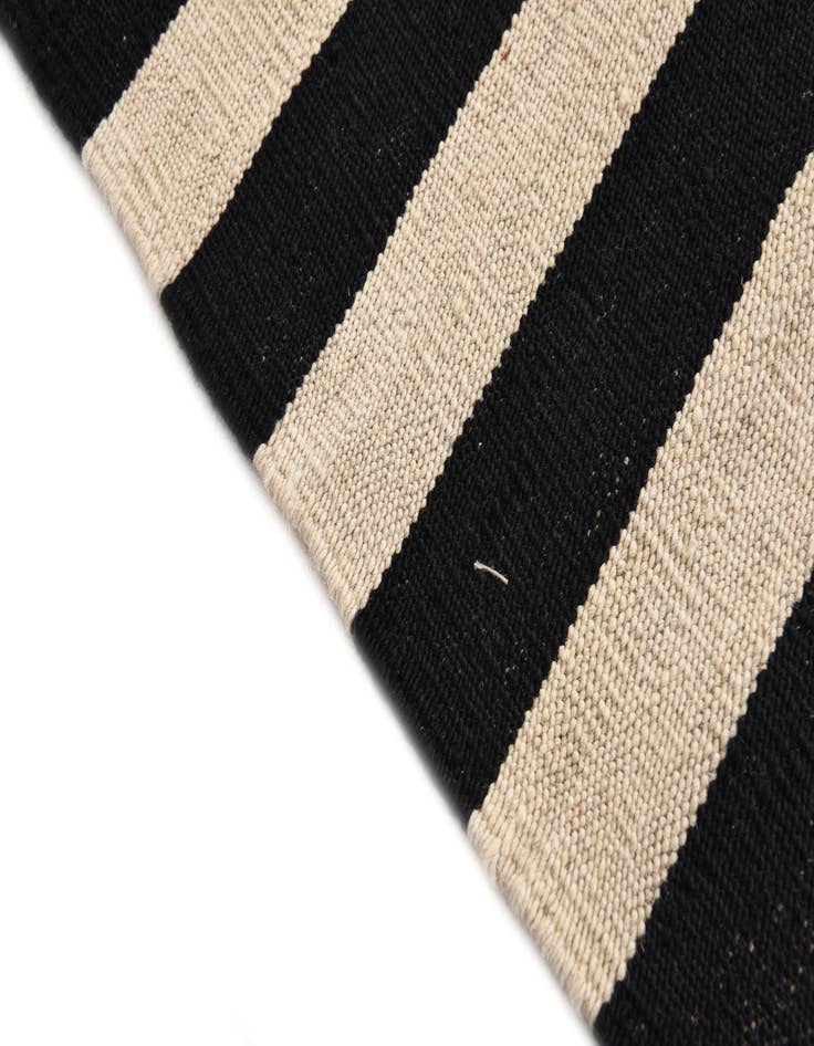 Detail image of 2' 8 x 3' 9  Hand Woven Kilim Modern Wool Rug