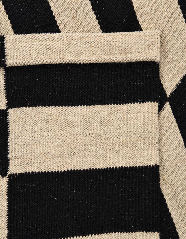 Detail image of 2' 7 x 3' 10  Hand Woven Kilim Modern Wool Rug