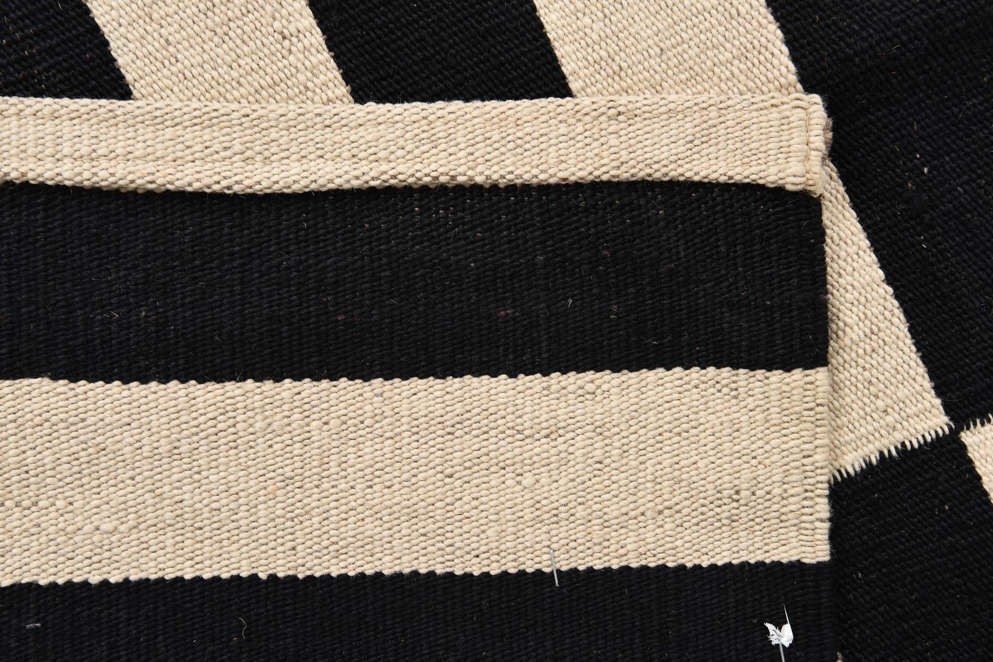 2' 8 x 3' 9 Hand Woven Kilim Modern Wool Rug