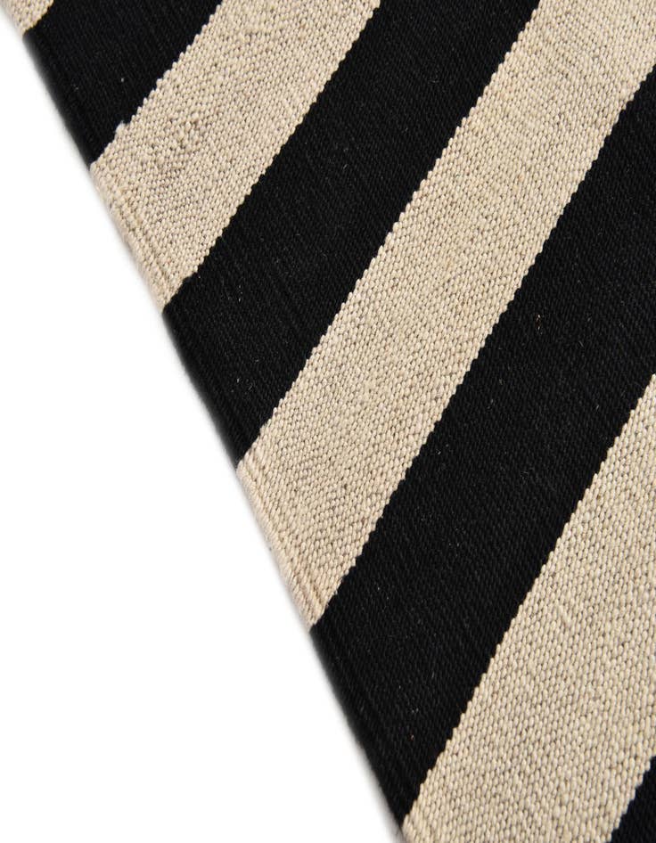 Detail image of 3' 3 x 5'  Hand Woven Kilim Modern Wool Rug