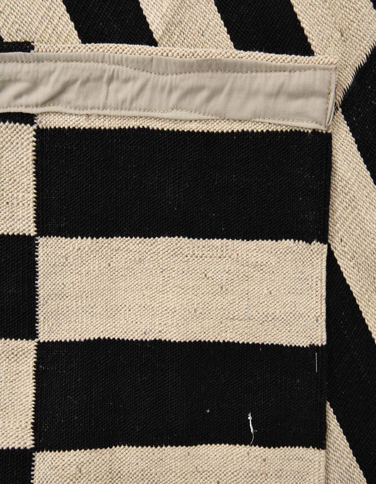 Detail image of 3' 3 x 5'  Hand Woven Kilim Modern Wool Rug