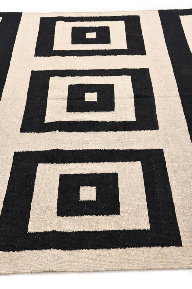 Detail image of 7' x 9' 6 Hand Woven Kilim Modern Wool Rug