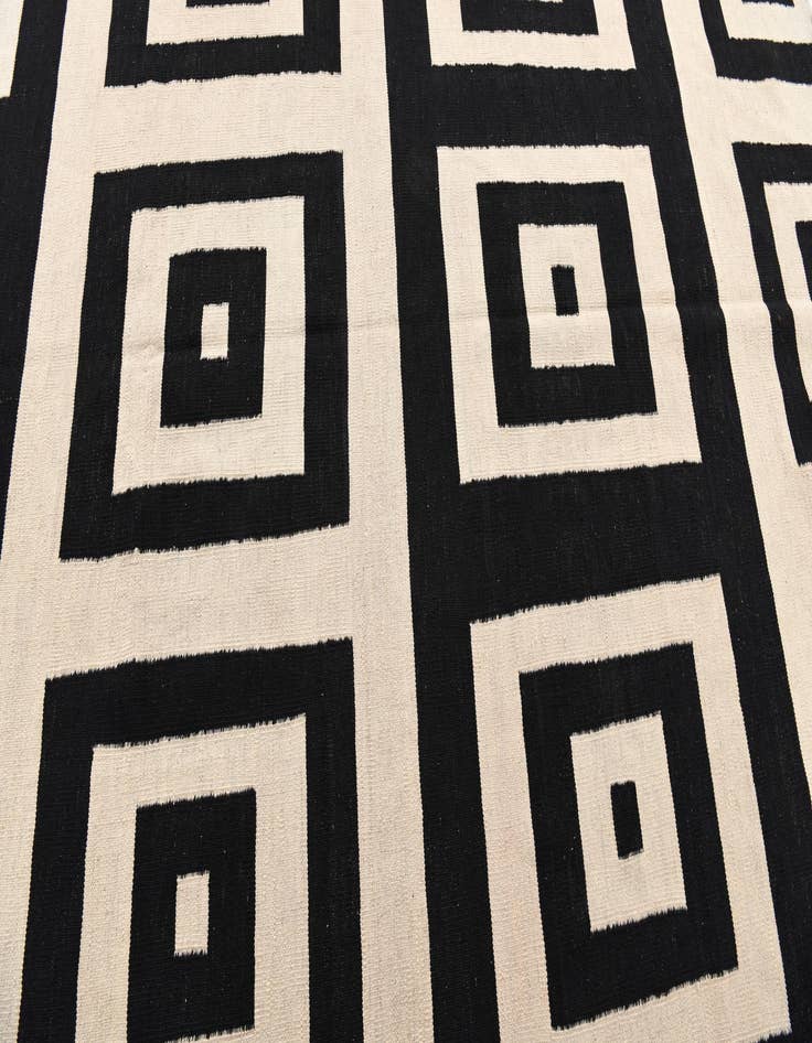 Detail image of 7' x 9' 6  Hand Woven Kilim Modern Wool Rug