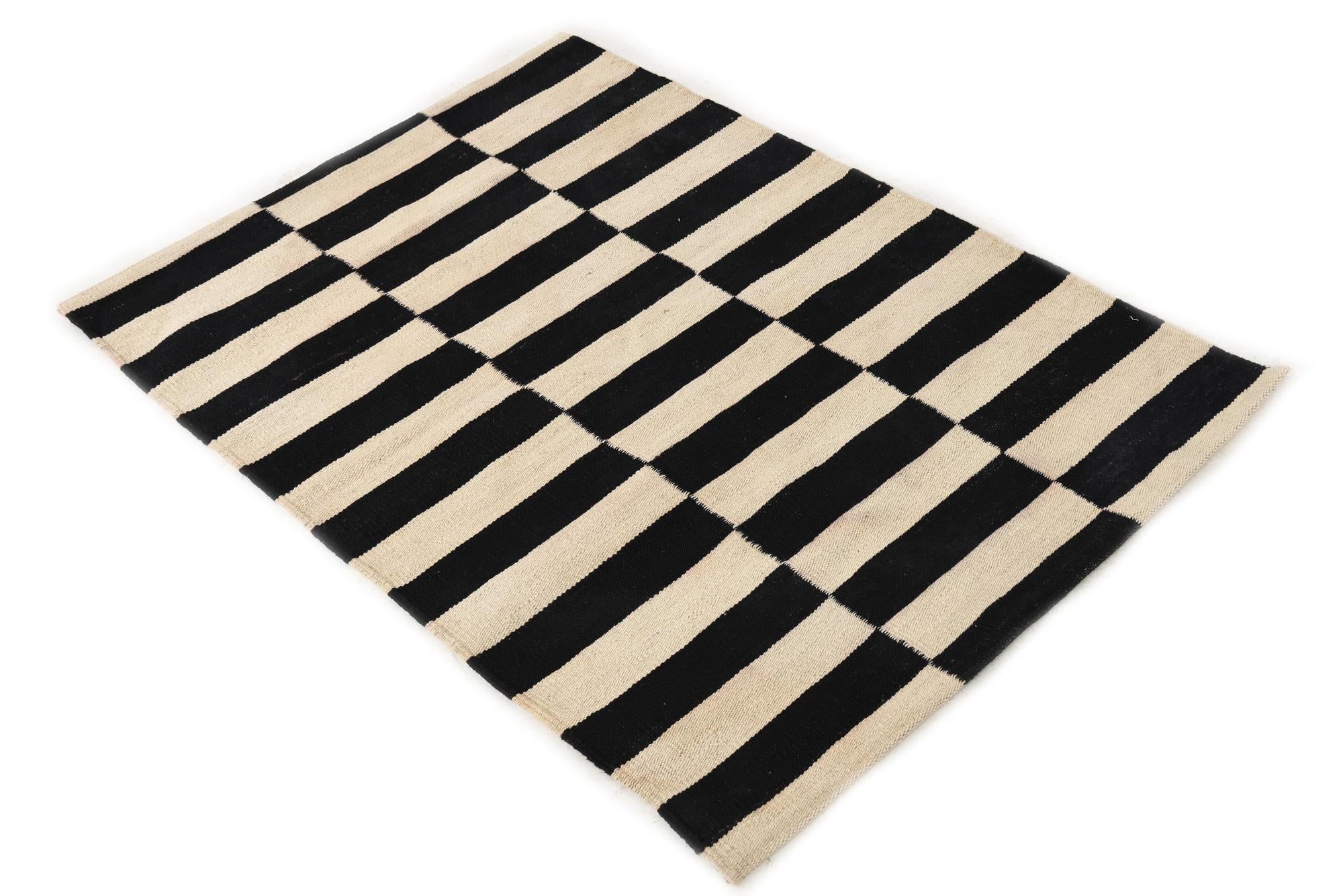 2' 9 x 3' 10 Hand Woven Kilim Modern Wool Rug