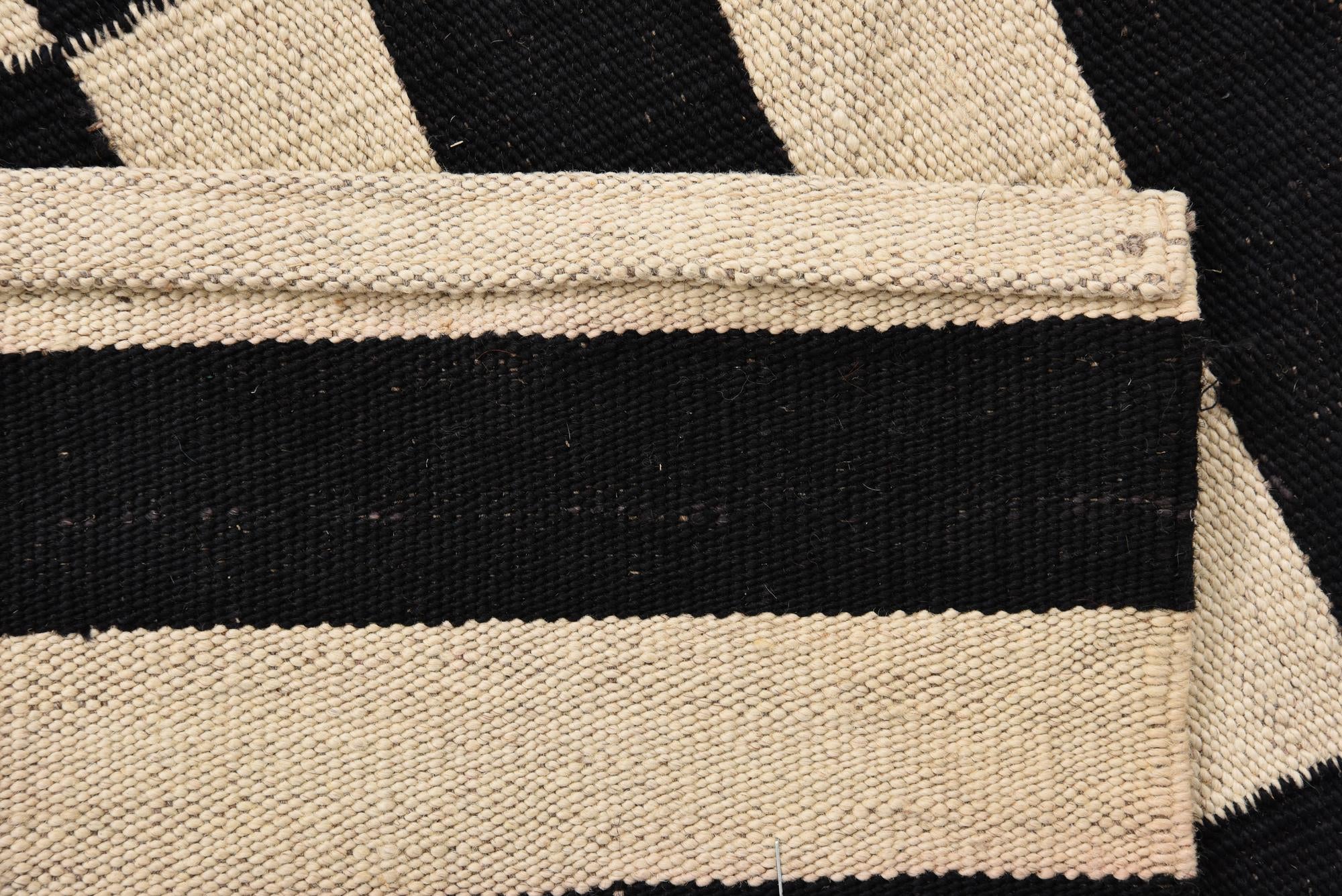 2' 9 x 3' 10 Hand Woven Kilim Modern Wool Rug