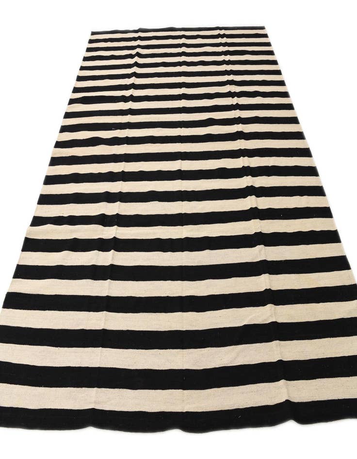 Detail image of 8' 2 x 9' 10  Hand Woven Kilim Modern Wool Rug