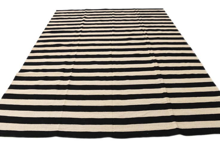 Detail image of 8' 2 x 9' 10 Hand Woven Kilim Modern Wool Rug