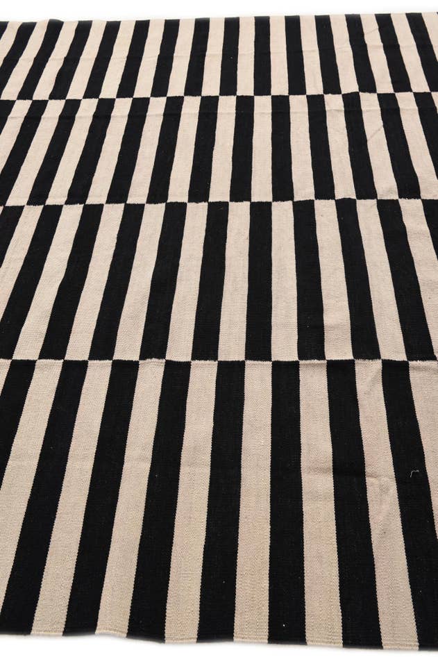 Detail image of 8' 1 x 10' 9 Hand Woven Kilim Modern Wool Rug