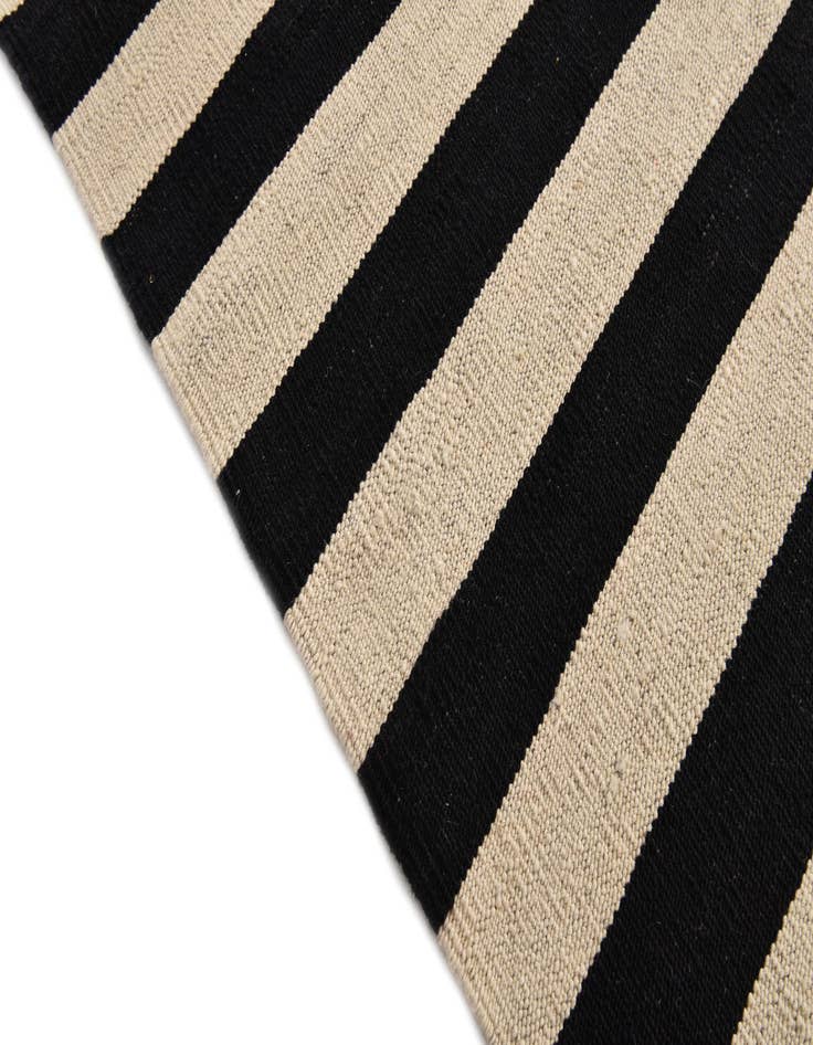 Detail image of 8' 5 x 11' 5  Hand Woven Kilim Modern Wool Rug