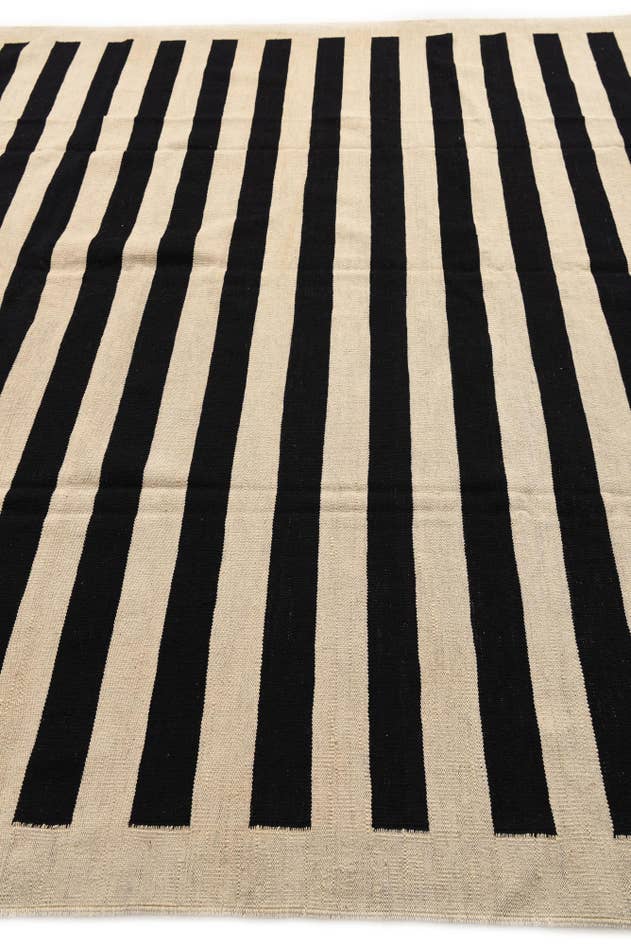 Detail image of 8' 3 x 9' 9 Hand Woven Kilim Modern Wool Rug