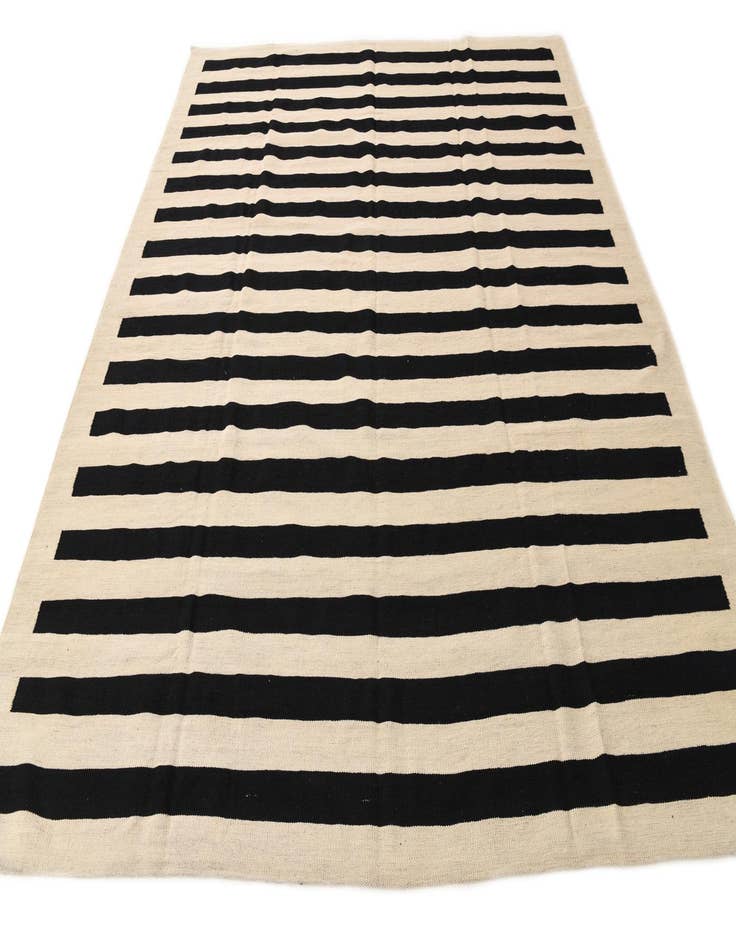 Detail image of 8' 5 x 9' 8  Hand Woven Kilim Modern Wool Rug