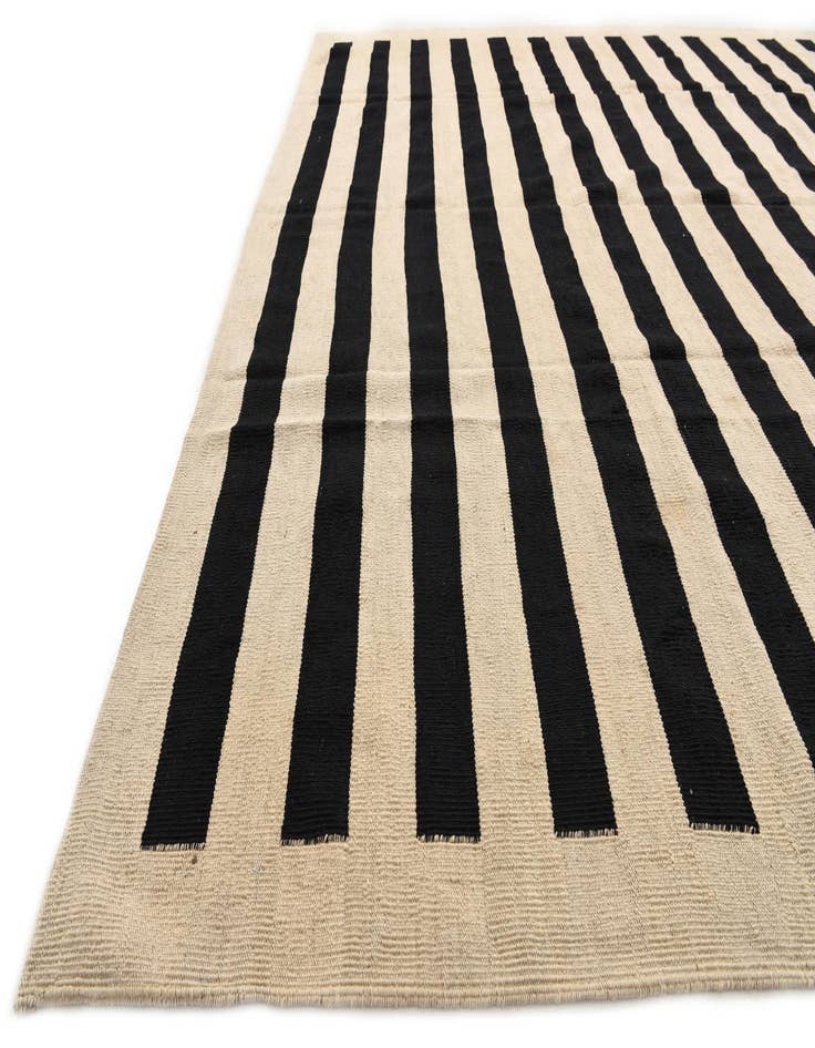 Detail image of 8' 5 x 9' 8  Hand Woven Kilim Modern Wool Rug