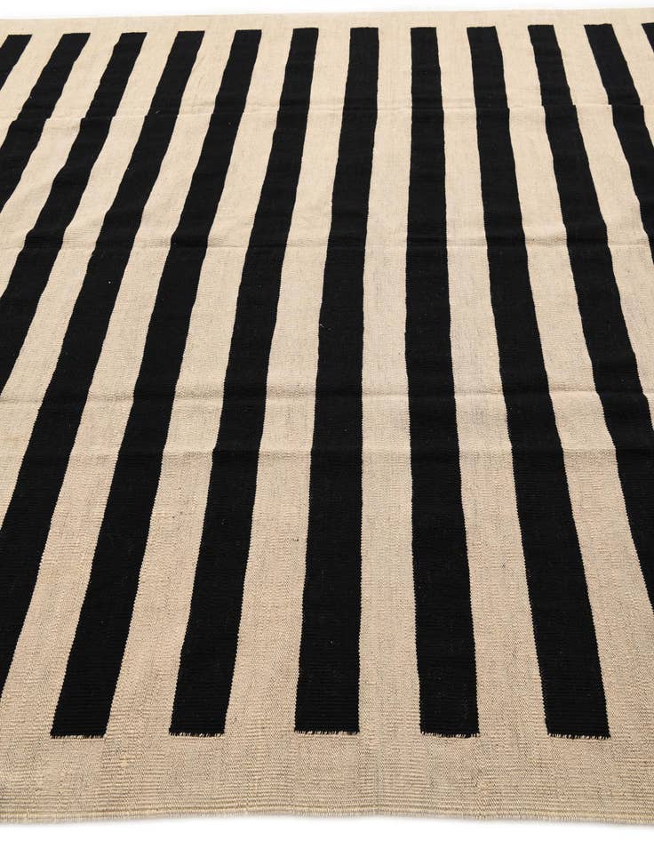 Detail image of 8' 5 x 9' 8  Hand Woven Kilim Modern Wool Rug