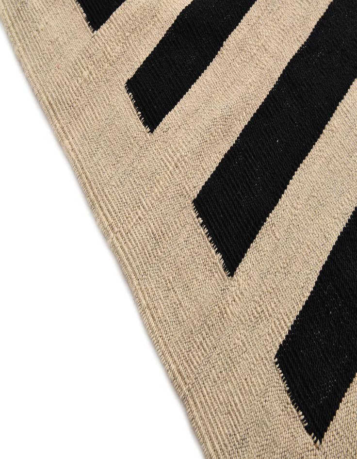 Detail image of 8' 5 x 9' 8  Hand Woven Kilim Modern Wool Rug