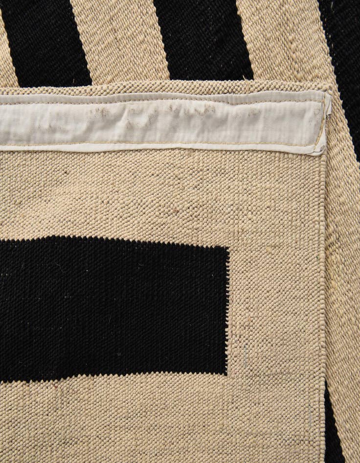 Detail image of 8' 5 x 9' 8  Hand Woven Kilim Modern Wool Rug