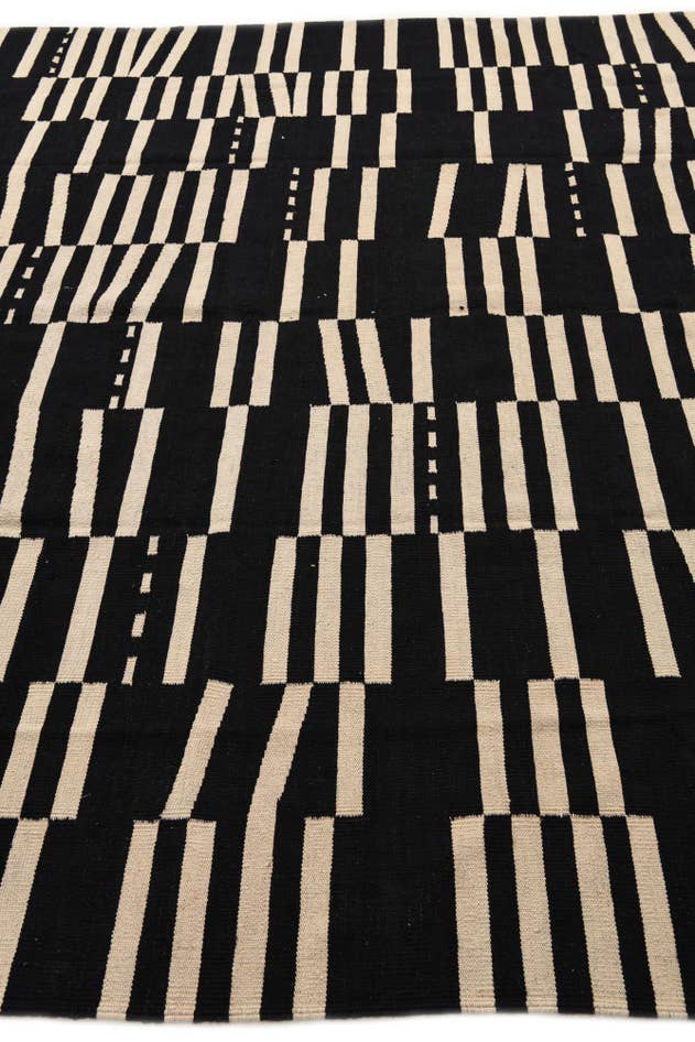Detail image of 7' 4 x 9' 10 Hand Woven Kilim Modern Wool Rug