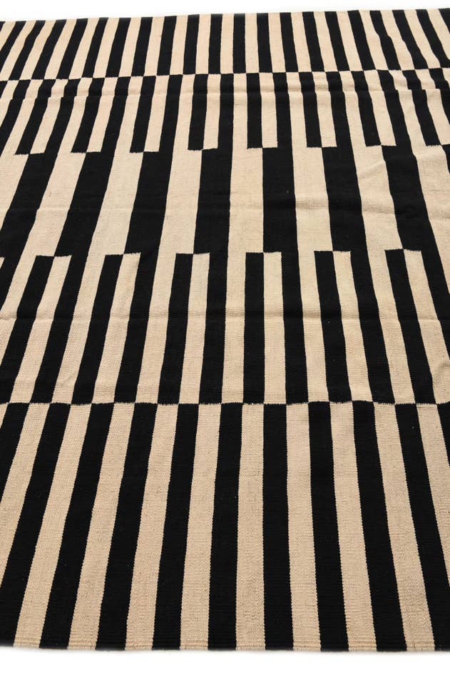 Detail image of 8' 4 x 9' 6 Hand Woven Kilim Modern Wool Rug