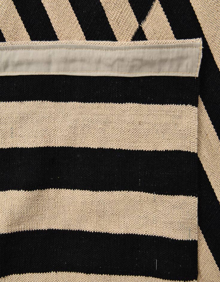 Detail image of 8' 4 x 9' 6  Hand Woven Kilim Modern Wool Rug