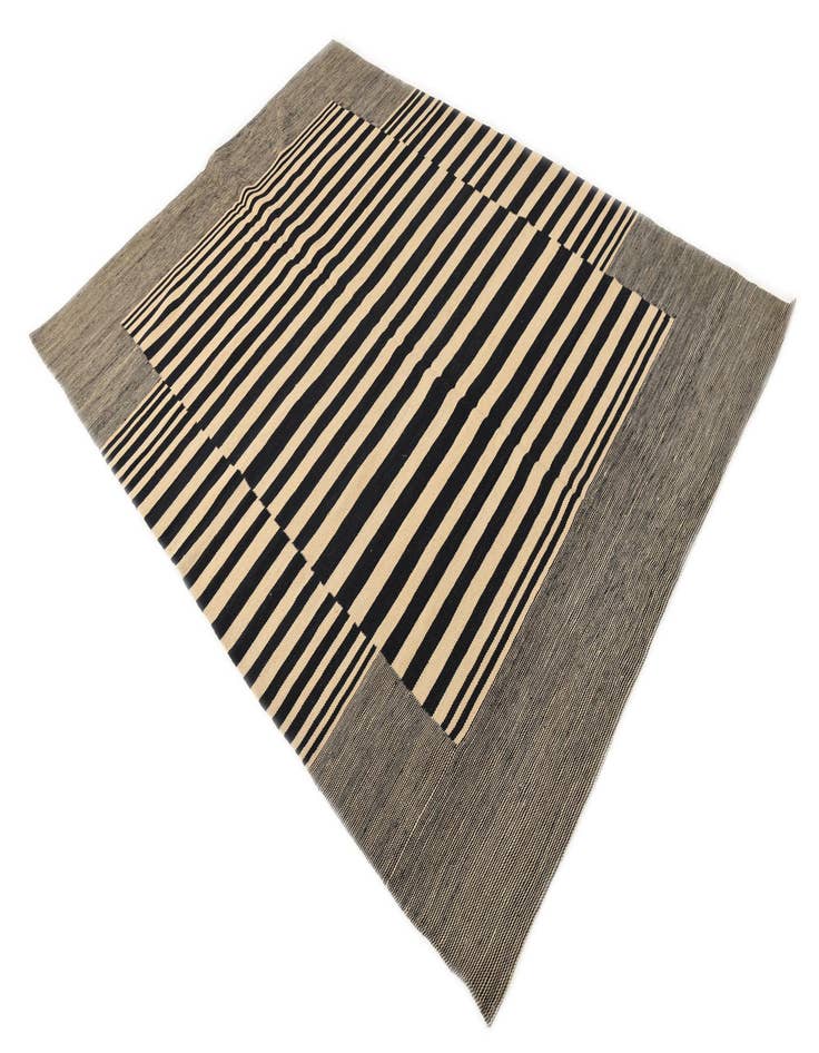 Detail image of 5' 9 x 7' 10  Hand Woven Kilim Modern Wool Rug