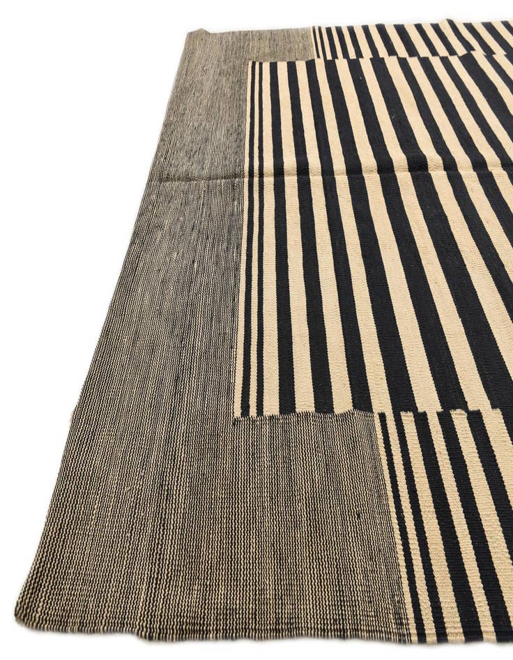 Detail image of 5' 9 x 7' 10  Hand Woven Kilim Modern Wool Rug