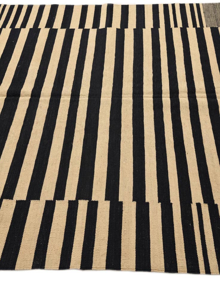 Detail image of 5' 9 x 7' 10  Hand Woven Kilim Modern Wool Rug