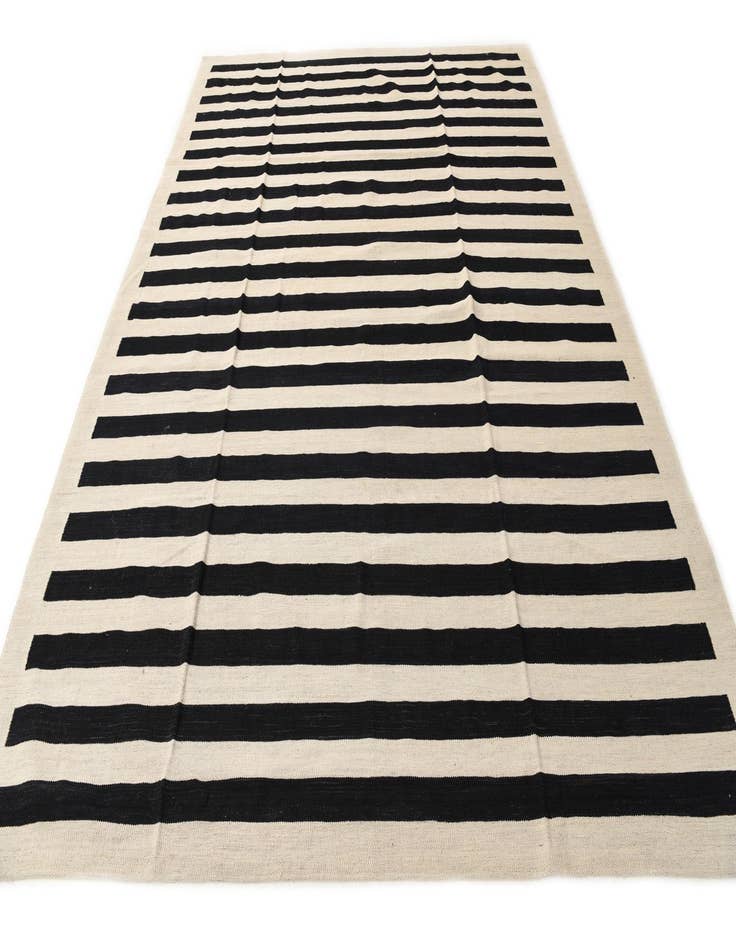 Detail image of 8' 5 x 11' 2  Hand Woven Kilim Modern Wool Rug