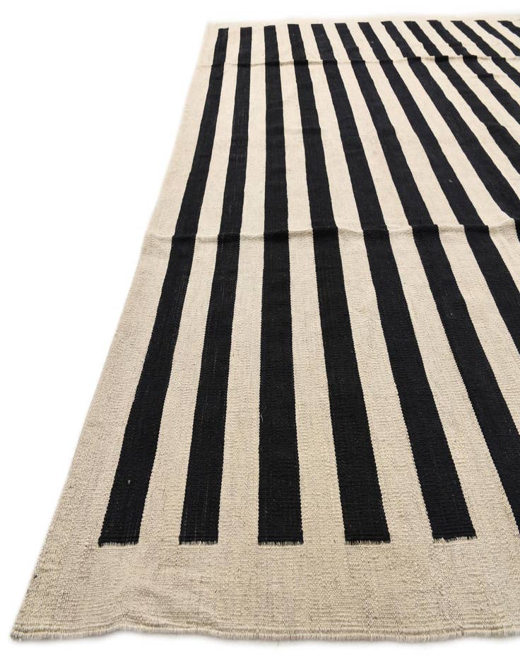 Detail image of 8' 5 x 11' 2  Hand Woven Kilim Modern Wool Rug