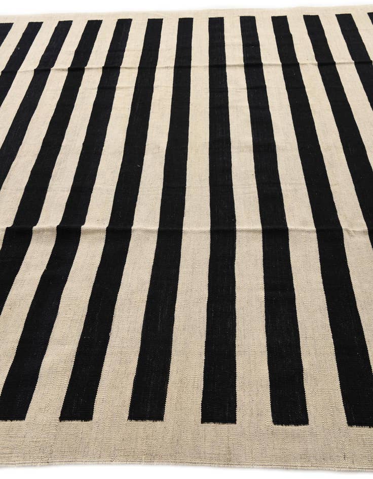 Detail image of 8' 5 x 11' 2  Hand Woven Kilim Modern Wool Rug