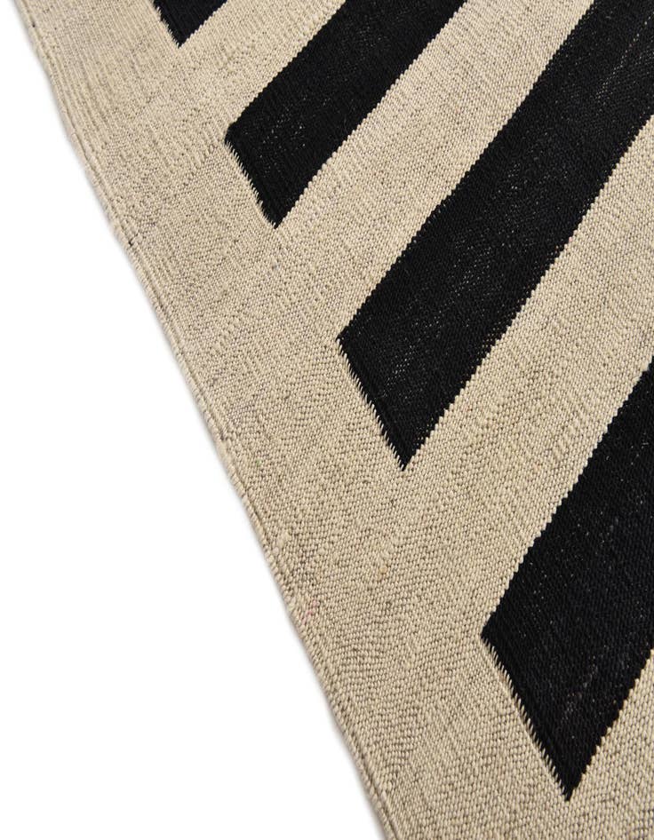 Detail image of 8' 5 x 11' 2  Hand Woven Kilim Modern Wool Rug