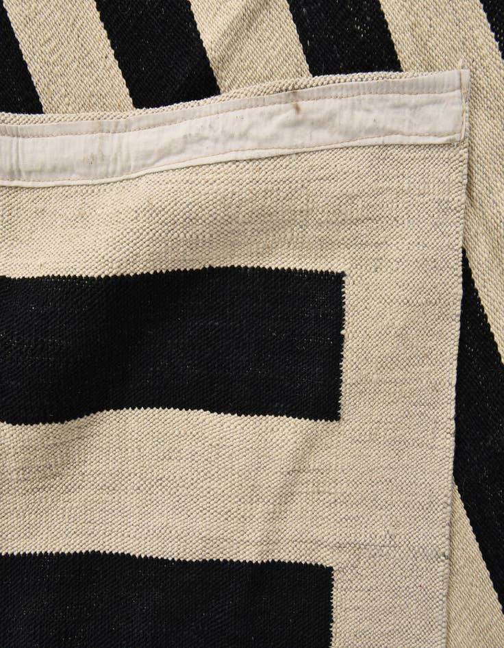 Detail image of 8' 3 x 9' 7  Hand Woven Kilim Modern Wool Rug