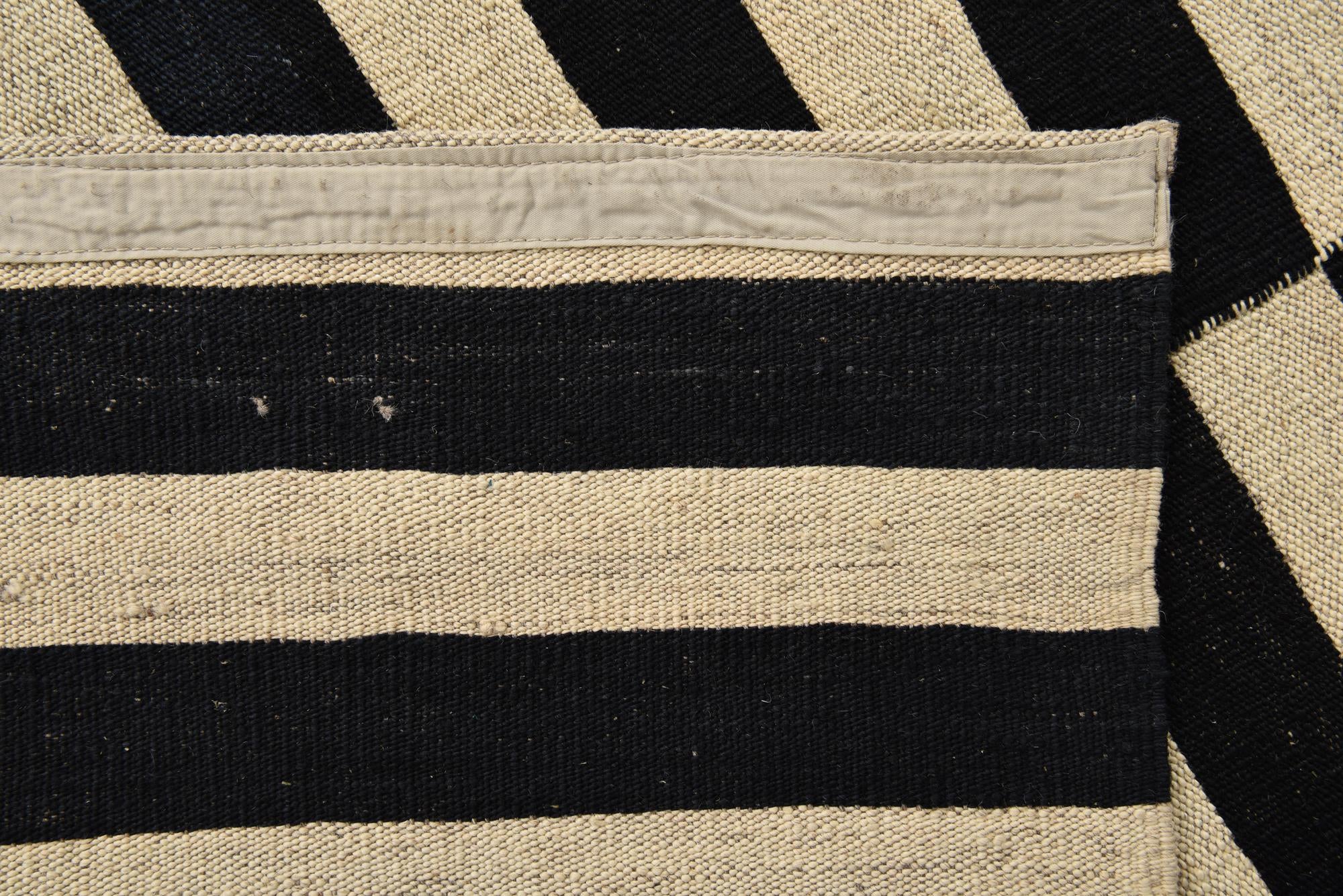 5' 10 x 7' 8 Hand Woven Kilim Modern Wool Rug