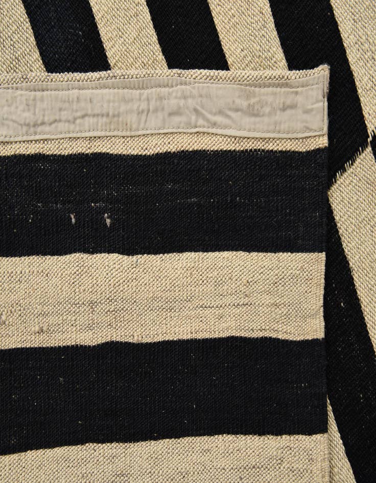 Detail image of 5' 10 x 7' 8  Hand Woven Kilim Modern Wool Rug