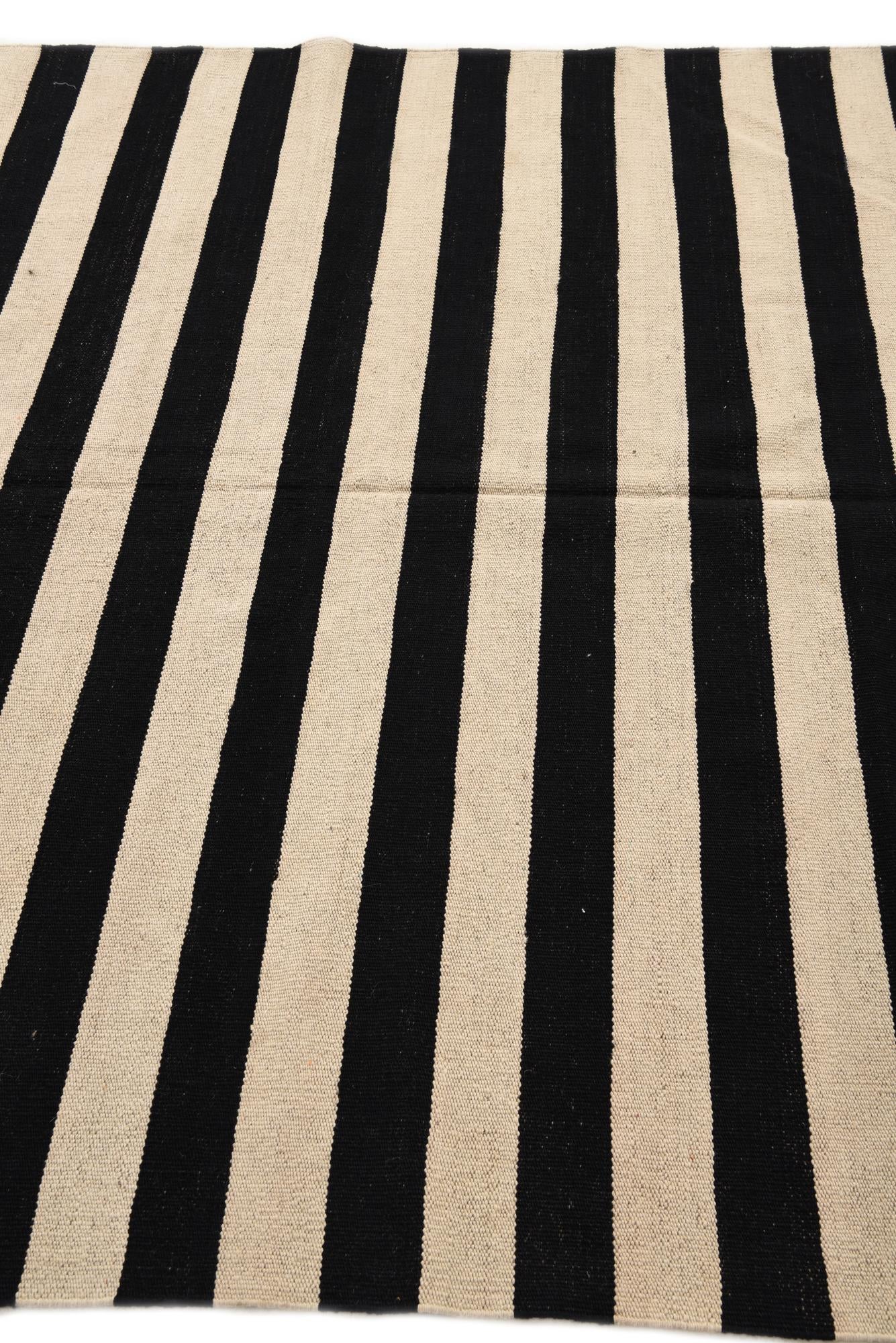 5' 6 x 7' 10 Hand Woven Kilim Modern Wool Rug