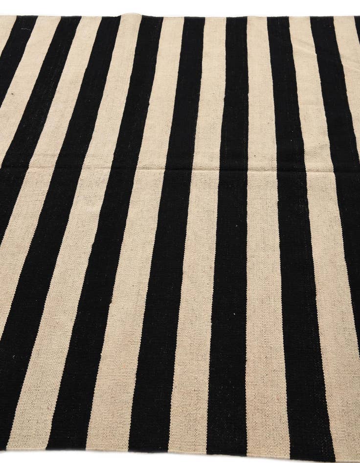 Detail image of 5' 6 x 7' 10  Hand Woven Kilim Modern Wool Rug